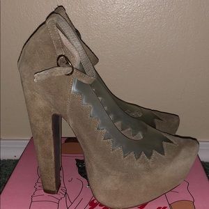 Jeffrey Campbell Hilary Platform.